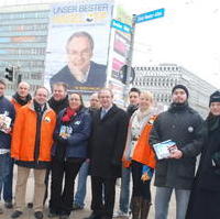 Bild vergrößern:Mitglieder der Jungen Union mit dem CDU-Spitzenkandidaten Dr. Reiner Haseloff und der Kultusministerin Prof. Dr. Birgitta Wolff 