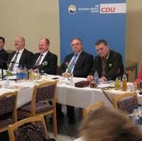 Bild vergrößern:Das Podium bei der diesjährigen Klausurtagung des CDU-Landesvorstandes. Eines der Hauptthemen waren die anstehenden Kommunalwahlen. 