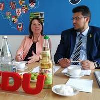 Bild vergrößern:Im Gespräch die Bundestagsabgeordnete Heike Brehmer und der CDU-Kreisvorsitzende Tobias Krull MdL.