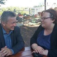 Bild vergrößern:Gute Laune beim Gespräch zwischen dem Stadtratsvorsitzenden Andreas Schumann MdL und der Kreisvorsitzenden der Jungen Union Magdeburg Jacqueline Strauß
