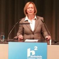 Bild vergrößern:Bei der Festveranstaltung für 25 Jahre Hochschule Magdeburg-Stendal (FH) spricht die Bundesministerin für Bildung und Forschung Prof. Dr. Johanna Wanka 