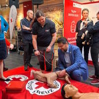 Bild vergrößern:Ausstellung des DRK Sachsen-Anhalt zum Thema Erste Hilfe am 11.04. im Allee-Center. 