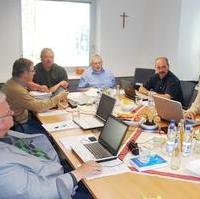 Bild vergrößern:Blick in die Fraktionssitzung zur Vorbereitung der kommenden Stadtratssitzung 