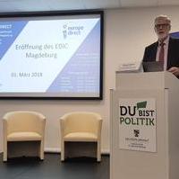 Bild vergrößern:Europaminister Rainer Robra spricht bei der Eröffnung des Europe direct Informationszentrums in Magdeburg am 01. März 2018. 