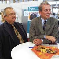 Bild vergrößern:Der Ratsfraktionsvors. CDU/BfM Wigbert Schwenke MdL und der CDU-Landtagsfraktionsvors. und Magdeburger CDU-Kreisvorsitzende Jürgen Scharf MdL am Rande der Eröffnung der Bildungsmesse Perspektiven in den Magdeburger Messehallen (v.l.n.r)