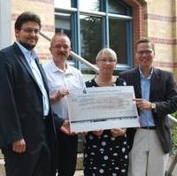 Bild vergrößern:Übergabe einer Spende an den Regionalverband des DRK Magdeburger Jerichower Land e.V.. Ratsfraktionsgf. Tobias Krull, Ratsfraktionsvors, Wigbert Schwenke MdL. Britta Goehring (Regionalverband DRK MD-JL e.V.) sowie Bundestagskandidat Tino Sorge (v.l.n.r.)