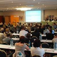 Bild vergrößern:Der sehr gut gefüllte Saal zum Auftakt der Grundsatzprogrammdiskussion im Ramada-Hotel Magdeburg