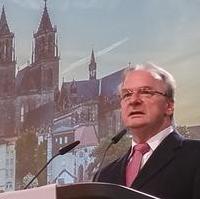 Bild vergrößern:Ministerpräsident Dr. Reiner Haseloff MdL bei einer Rede in Magdeburg