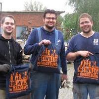 Bild vergrößern:Auch beim 9. Magdeburger Freiwilligentag der Freiwilligenagentur Magdeburg waren wieder Unionsmitglieder bei verschiedenen Projekten aktiv. Hier Vincent Schwenke, Tobias Krull und Sebastian Herzog nach dem schweißtreibenden Einsatz im Werk (v.l.n.r.)