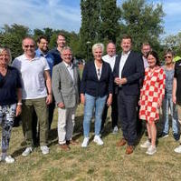 Bild vergrößern:Am 03. und 04. Juni fanden in Magdeburg die Landesjugendspiele statt. Gemeinsam informieren sich Vertreter des Sport, der Politik und aus dem Kreis der Unterstützer über dieses tolle Projekt.