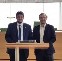 Bild vergrößern:Am Rande der Klausur der CDU-Landtagsfraktion in Dresden gab es am 14. August auch einen Austausch zwischen dem Magdeburger Tobias Krull MdL und dem Chemnitzer Alexander Dierks MdL (v.l.n.r.)
