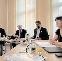 Bild vergrößern:Am 06. September wurde das neue Kuratorium der Landeszentrale für politische Bildung bestimmt. Neuer Vorsitzender der Magdeburger Tobias Krull MdL (2.v.r.).