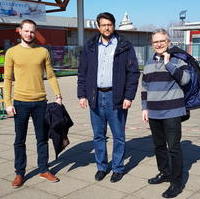 Bild vergrößern:Am 27. März besuchten Stadtrat Tim Rohne, Tobias Krull MdL und Staatssekretär Klaus Zimmermann die Notunterkunft für ukrainische Flüchtlinge in der Magdeburger Messe. Ziel war es sich selbst ein Bild der Lage dort zu verschaffen. (v.l.n.r.)