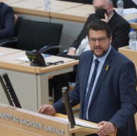 Bild vergrößern:Der CDU-Kreisvorsitzende Tobias Krull MdL bei einer Rede im Landtag von Sachsen-Anhalt am 14.12.2021.
