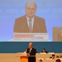 Bild vergrößern:Der mit einem sehr guten Ergebnis wieder in den CDU-Bundesvorstand gewählte Ministerpräsident Dr. Reiner Haseloff bei seiner Rede auf dem Bundesparteitag
