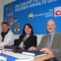 Bild vergrößern:Bei der letzten Sitzung des Landesvorstandes der Kommunalpolitischen Vereinigung der CDU LSA der Landesvorsitzende Dieter Klein, die stellv. Landesvorsitzende Heike Brehmer MdB und der CDU-Landesgeschäftsführer (v.l.n.r.)