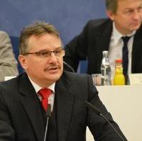 Bild vergrößern:Der Beigeordnete für Finanzen und Vermögen Klaus Zimmermann bei der Einbringung des Haushaltsentwurfes 2014