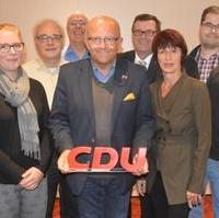 Bild vergrößern:Der am 18.10. neugewählte Vorstand des CDU-Ortsverbandes Sudenburg/Friedenshöhe mit seinem wiedergewählten Vorsitzenden Stadtrat Michael Hoffmann (m.) an der Spitze.