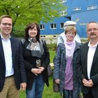 Bild vergrößern:Fraktionsvorsitzender Wigbert Schwenke MdL (r.) eröffnete das Sportfest der Generationen, mit Senioren- und Kindergartengruppen, auf dem Seniorenspielplatz in der Sankt-Josef-Straße. Mit dabei waren auch CDU-Bundestagskandidat Tino Sorge, die Kinderbeauftragte der Landeshauptstadt Magdeburg Frau Thäger und die stellvertretende Vorsitzende des Seniorenbeirates Frau Dag (v.l.n.r.)