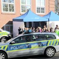 Bild vergrößern:Im Rahmen des Blitzermarathons wurden in Magdeburg auch Schülerinnen und Schüler über die Gefahren aufgeklärt