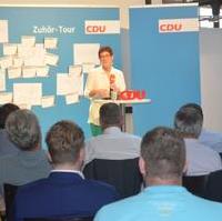 Bild vergrößern:Rund 80 CDU-Mitglieder diskutierten mit der CDU Generalsekretärin Annegret Kramp-Karrenbauer am 01. Juni in Magdeburg