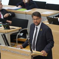 Bild vergrößern:Tobias Krull bei einer Rede im Landtag am 22. Juni 2022. 