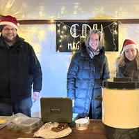 Bild vergrößern:Tobias Krull MdL, Ministerin Dr. Tamara Zieschang und Hanna Wegener gehörten am 09. Dezember zur Standbesetzung der CDU beim Stadtfelder Weihnachtsspektakel. (v.l.n.r.)