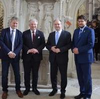 Bild vergrößern:Bei der Präsentation des sanierten Domlettners im Magdeburger Dom am 25. Oktober der Stadtratsvorsitzende Andreas Schumann MdL, der Vorsitzende des Fördervereins Dom zu Magdeburg e.V.  Stephen Gerhard Stehli, Ministerpräsident Dr. Reiner Haseloff MdL und Tobias Krull MdL. (v.l.n.r.)