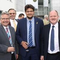 Bild vergrößern:Eine der zahlreichen Begegnungen beim Sommerfest der GETEC-Gruppe am 30 Juni 2017, Bürgermeister Klaus Zimmermann, Baubeigeordnete a.D. Werner Kaleschky, CDU-Kreisvorsitzender Tobias Krull MdL und der Landesentwicklungsminister Thomas Webel (v.l.n.r.).