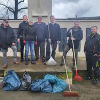 Bild vergrößern:Mitglieder der CDU-Ortsverbände Süd und Südost die am 23. März einen Spielplatz in Fermersleben gereinigt haben. 