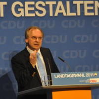 Bild vergrößern:Der Wirtschaftsminister und Spitzenkandidat für die Landtagwahl 2011 Dr. Reiner Haseloff spricht beim Wahlkampfauftakt 