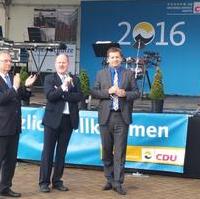 Bild vergrößern:Ministerpräsident Dr. Reiner Haseloff, CDU-Landesvorsitzender Thomas Webel und der Europaabgeordneter Sven Schulze bei begrüssen die Teilnehmer des Sommerfest des Landes-CDU (v.l.n.r.)