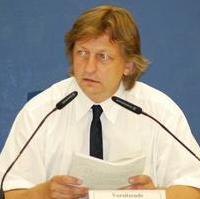 Bild vergrößern:Der 2. stellvertretene Stadtratsvorsitzende Andreas Schumann bei seiner ersten Sitzungsleitung 