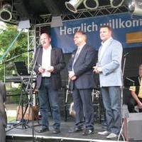 Bild vergrößern:Der CDU-Landesvorsitzende Thomas Webel (am Mikrofon) begrüsst die Gäste beim Sommerfest der CDU Sachsen-Anhalt