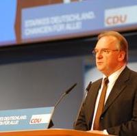 Bild vergrößern:Der mit sehr guten Ergebnis erneut in den Bundesvorstand der CDU gewählte Ministerpräsident Dr. Reiner Haseloff bei seiner Rede auf dem Parteitag in Hannover
