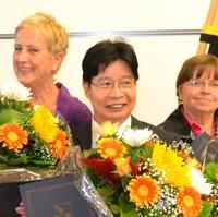 Bild vergrößern:Die frisch ernannten Ehrenbotschafter der Landeshauptstadt Magdeburg Frau Gabriele Herbst, Herr Nguyen Tien Duc und Frau Waltraud Zachhuber (v.l.n.r.) 