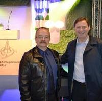 Bild vergrößern:Am 4. April 2017 feierte das neue Einrichtungshaus, IKEA Magdeburg, Richtfest. Fraktionsvorsitzender Wigbert Schwenke (l.) und Stadtrat Bernd Heynemann nahmen die Einladung an. Das Einrichtungshaus wird am 31. August 2017 eröffnet. 50 Millionen Euro werden investiert, dabei entstehen 150 neue Arbeitsplätze.