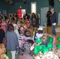Bild vergrößern:Der Intendant des Magdeburger Puppentheaters Michael Kempchen spricht bei der Festveranstaltung zum 20jährigen Bestehen der Magdeburger Jugendkunstschule