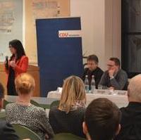 Bild vergrößern:Bei der Gesamtmitgliederversammlung der CDU Magdeburg, am 20. Februar 2017, sprach Dr. Viola Neu (l.), von der Konrad Adenauer Stiftung, über das Wahlverhalten in den vergangenen Jahren.