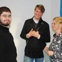 Bild vergrößern:Die CDU-Kreisgeschäftsführerin Doris Memmler im Gespräch mit den RCDS-Gruppenvorsitzenden Andreas Koehler (O.-v.-Guericke Universität) und Fabian Herrmann (Hochschule Magdeburg-Stendal) v.r.n.l.