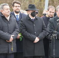Bild vergrößern:Einige der Teilnehmer an der Gedenkveranstaltung für die Opfer der NS-Diktatur am 27. Januar 2022.