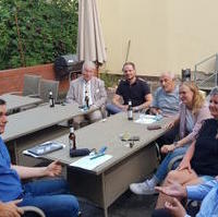 Bild vergrößern:Diskussionsrunde bei der Sitzung des Ortsverbandes Am Neustädter Feld am 26. August 2025