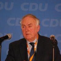 Bild vergrößern:Ministerpräsident Prof. Dr. Böhmer spricht beim CDU-Landesparteitag zum Thema -Die Rolle der CDU beim Wiederaufbau des Landes Sachsen-Anhalt - 
