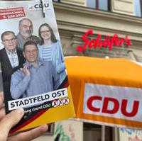 Bild vergrößern:Zum Sonntagsbrötchen gab es am 02. Juni gleich noch ein wenig Infomaterial zur anstehenden Kommunalwahl. 