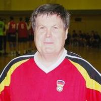 Bild vergrößern:Der Landtagspräsident Dieter Steinecke MdL nach seinem sportlichen Einsatz bei einem Benefiz-Handballturnier zu Gunsten des Magdeburger Förderkreises krebskranker Kinder e.V.