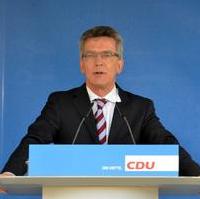 Bild vergrößern:Der CDU-Bundespolitiker und Bundesminister der Verteidigung Thomas de Maiziére spricht beim CDU-Spätsommerfest der CDU-Landesverbandes in Salzwedel