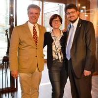 Bild vergrößern:Zoodirektor Dr. Kai Perret, Stadträtin Carola Schumann und Landtagsabgeordneter Tobias Krull bei der Eröffnung der AFRICAMBO Lodge im Magdeburger Zoo (v.l.n.r.)