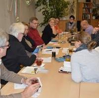 Bild vergrößern:Bei der Sitzung des CDU-Ortsverbandes Ostelbien stand auch die OB-Kandidatin der CDU, Edwina Koch-Kupfer MdL, wieder als Dialogpartnerin zur Verfügung.