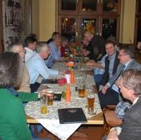 Bild vergrößern:Gut besuchte Oktobersitzung des Ortsverbandes Mitte. Es wurde unter anderem der Zeitplan zur Vorbereitung der Kommunalwahl besprochen.