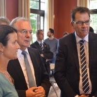 Bild vergrößern:Bei der Besichtigung der Ausstellung bei der Zukunftstour Bundesminister Dr. Gerd Müller MdB (r.) und Ministerpräsident Dr. Reiner Haseloff MdL (mitte).